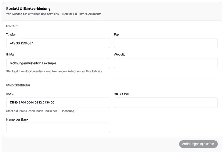 Die Karte „Kontakt & Bankverbindung“ mit der Gruppe Kontakt (Telefon, Fax, E-Mail, Website) und der Gruppe Bankverbindung (IBAN in Vierergruppen, BIC / SWIFT, Name der Bank) und der Schaltfläche „Änderungen speichern“.