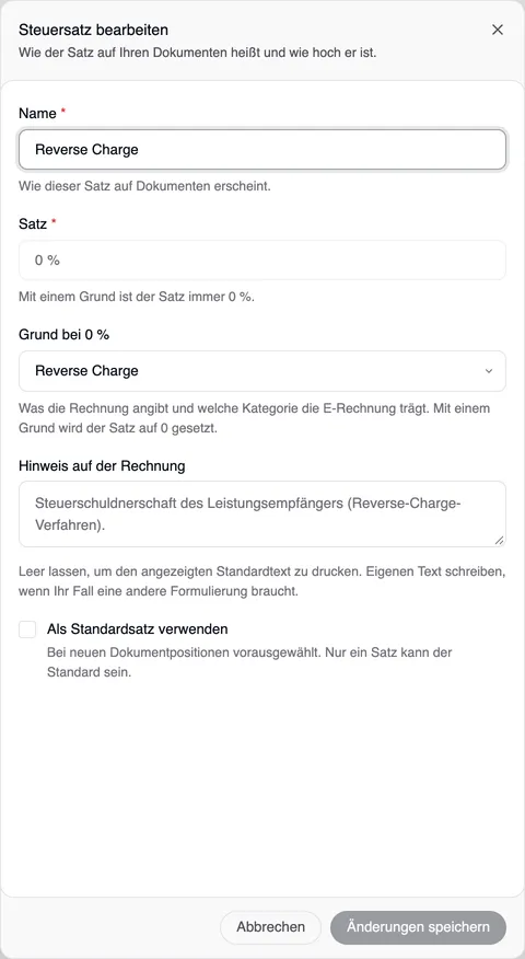 Das Fenster „Steuersatz bearbeiten“ für Reverse Charge: Satz „0 %“, fest, mit „Mit einem Grund ist der Satz immer 0 %.“, Grund bei 0 % „Reverse Charge“ und das Feld „Hinweis auf der Rechnung“ mit dem Standardtext „Steuerschuldnerschaft des Leistungsempfängers (Reverse-Charge-Verfahren).“