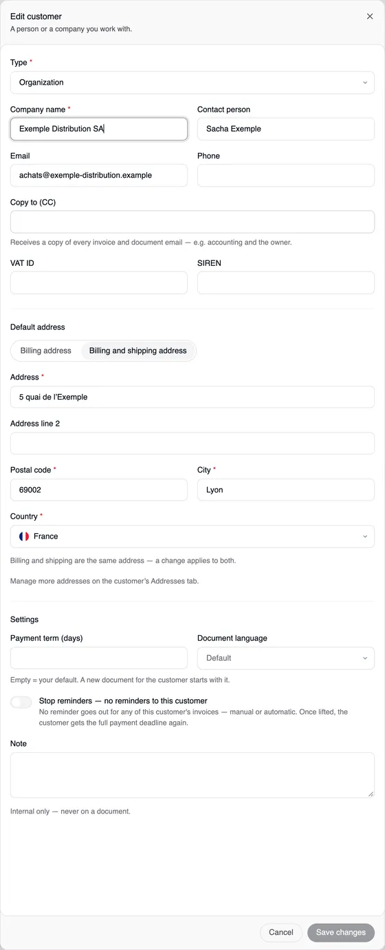 The “Edit customer” window for Exemple Distribution SA: type Organization, the SIREN field still empty, contact Sacha Exemple, the email and the billing address in Lyon.