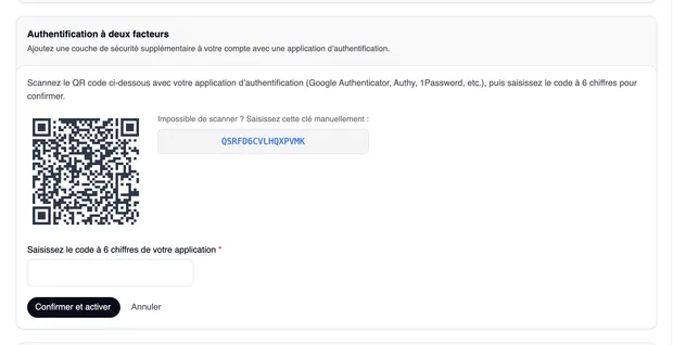 La configuration avec le QR code, la clé à saisir manuellement sous « Impossible de scanner ? », le champ pour le code à 6 chiffres et les boutons « Confirmer et activer » et « Annuler ».