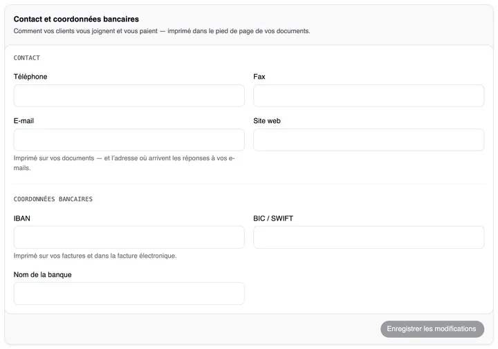 La carte « Contact et coordonnées bancaires » avec le groupe Contact (Téléphone, Fax, E-mail, Site web) et le groupe Coordonnées bancaires (IBAN, BIC / SWIFT, Nom de la banque), tous les champs encore vides, et le bouton « Enregistrer les modifications ».