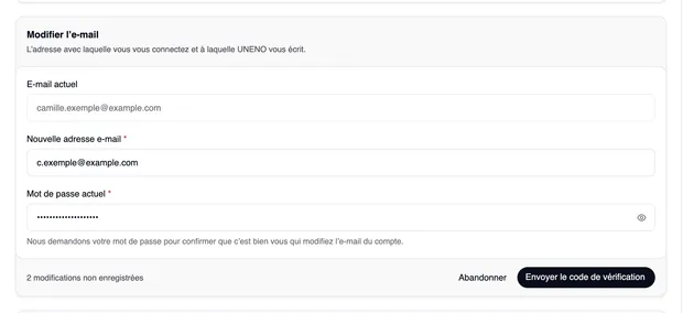 La carte « Modifier l’e-mail » avec l’adresse actuelle camille.exemple@example.com, le champ « Nouvelle adresse e-mail » rempli avec c.exemple@example.com, le champ « Mot de passe actuel » et le bouton « Envoyer le code de vérification ».