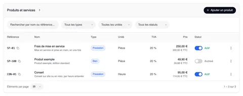 La liste des produits : l’interrupteur est activé (« Actif ») pour « Frais de mise en service » et « Conseil », désactivé (« Archivé ») pour « Produit exemple ».