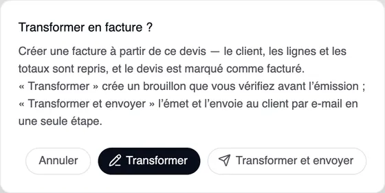 La fenêtre « Transformer en facture ? » : le client, les lignes et les totaux sont repris, et le devis est marqué comme facturé ; « Transformer » crée un brouillon à vérifier, « Transformer et envoyer » l’émet et l’envoie en une seule étape. Boutons « Annuler », « Transformer » et « Transformer et envoyer ».