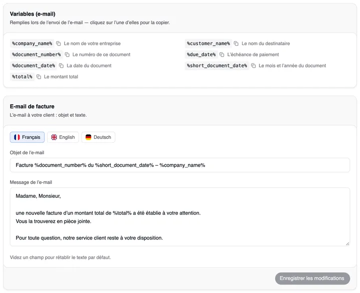 La partie e-mail des factures : la carte « Variables (e-mail) » et la carte E-mail de facture (« L’e-mail à votre client : objet et texte. ») — onglets Français, English et Deutsch — avec l’objet « Facture %document_number% du %short_document_date% – %company_name% » et le message commençant par « Madame, Monsieur, ».