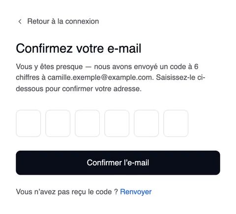 La page « Confirmez votre e-mail » avec « Retour à la connexion » au-dessus, six cases pour le code, le bouton « Confirmer l’e-mail » et « Vous n’avez pas reçu le code ? Renvoyer ».